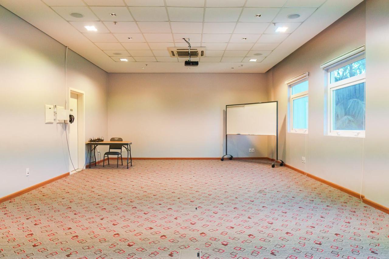 ホテル Ibis ノヴォ・アンブルゴ エクステリア 写真