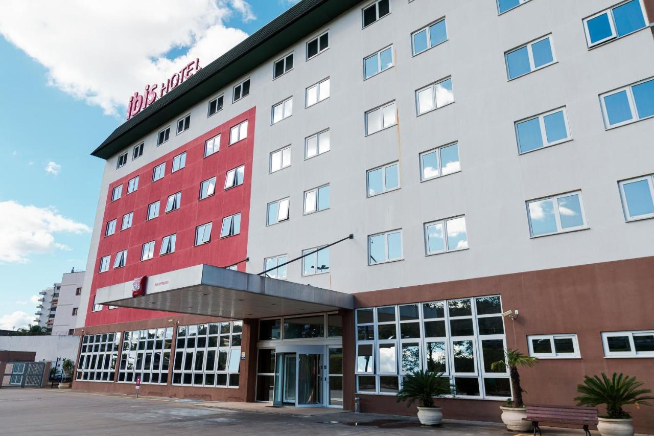 ホテル Ibis ノヴォ・アンブルゴ エクステリア 写真