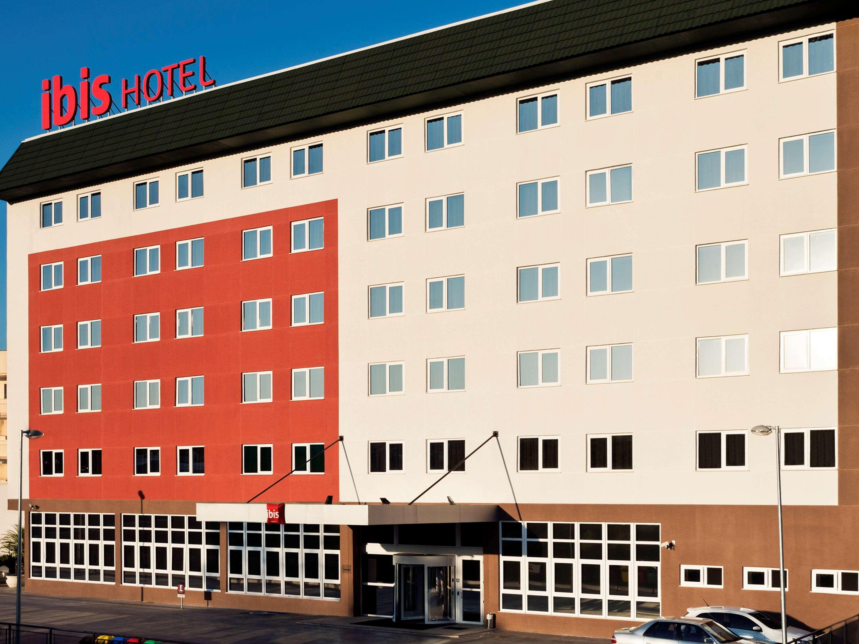 ホテル Ibis ノヴォ・アンブルゴ エクステリア 写真