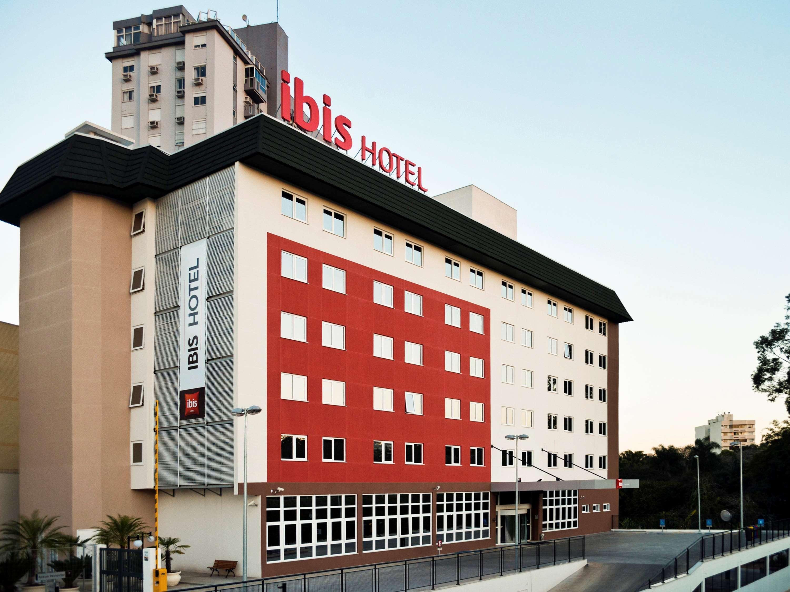 ホテル Ibis ノヴォ・アンブルゴ エクステリア 写真